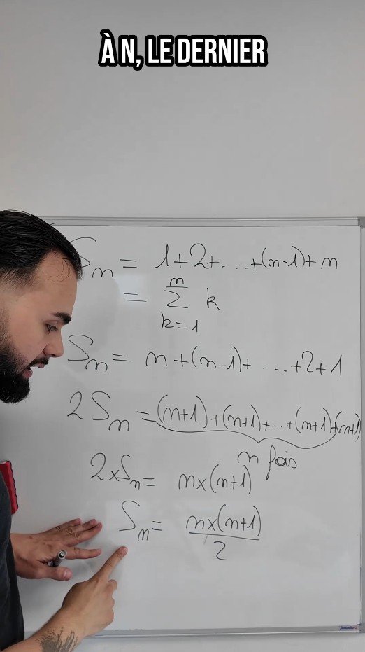 Cours particuliers à domicile à Bordeaux - enseignant expliquant une notion de mathématiques